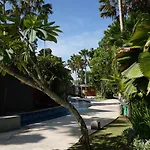 Villa Dancing Garden In Nusa Dua